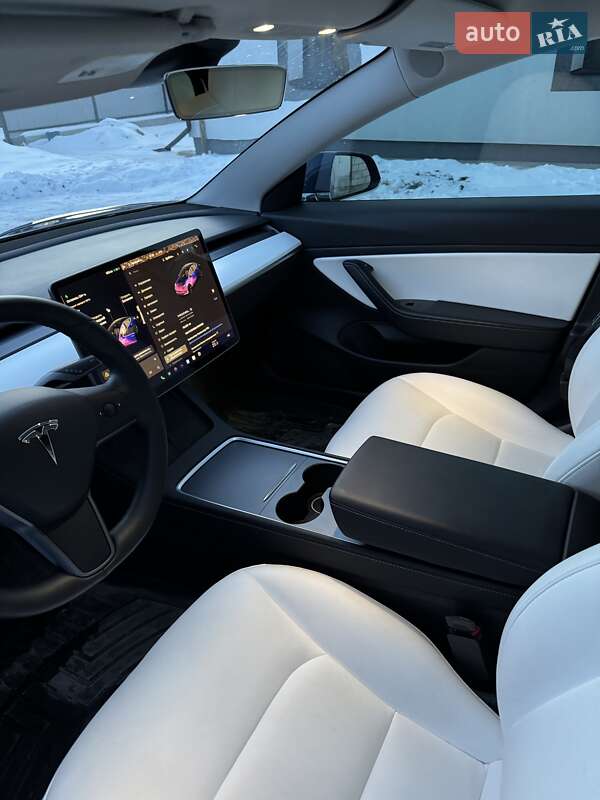 Седан Tesla Model 3 2019 в Виннице