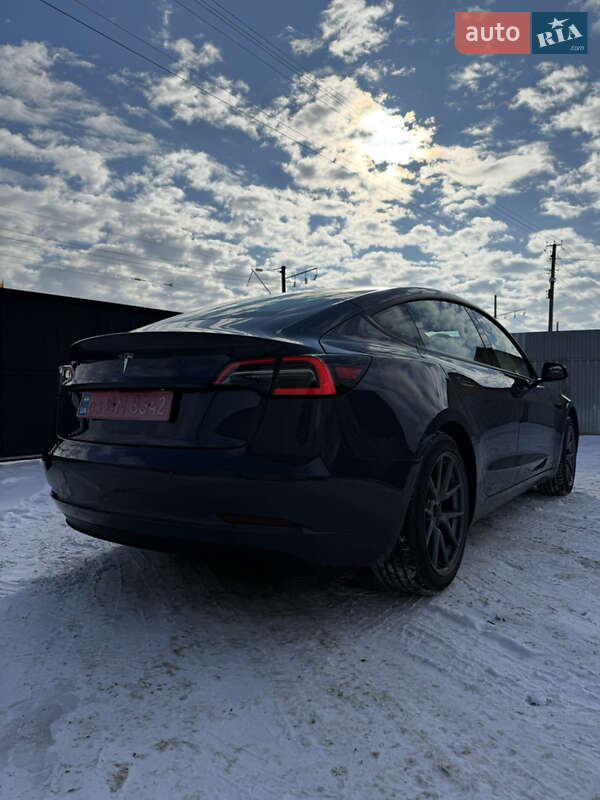 Седан Tesla Model 3 2021 в Луцьку