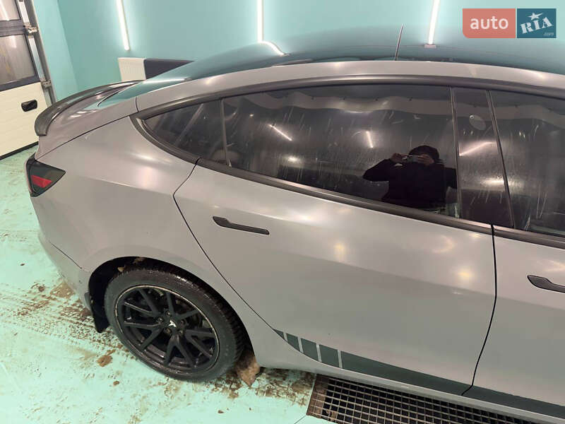 Седан Tesla Model 3 2018 в Києві