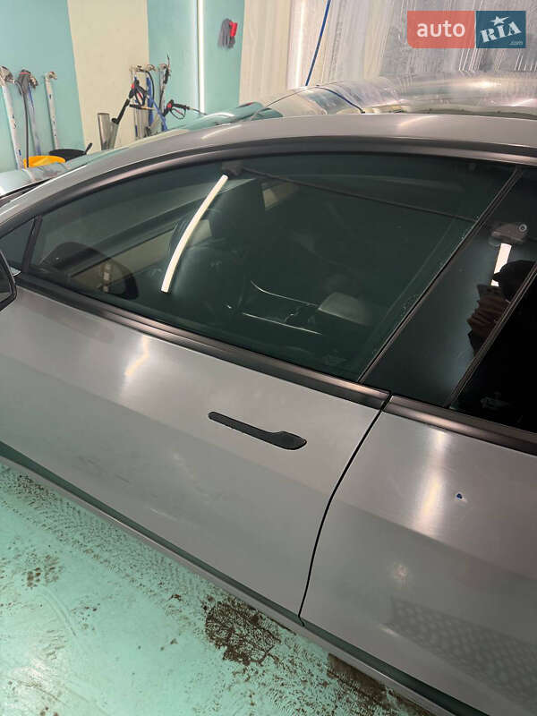 Седан Tesla Model 3 2018 в Києві