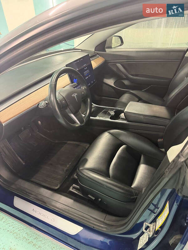 Седан Tesla Model 3 2018 в Києві