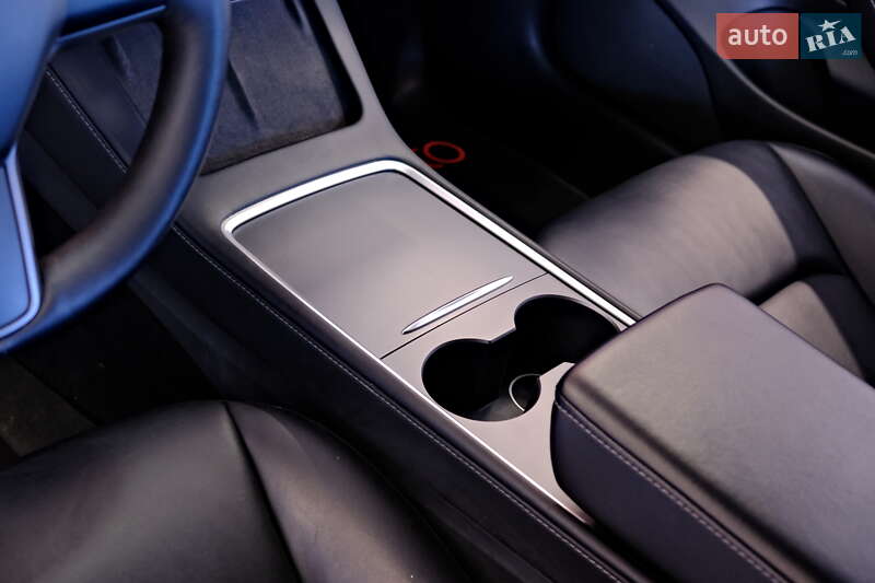 Седан Tesla Model 3 2022 в Одессе