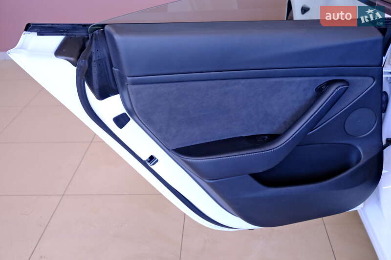 Седан Tesla Model 3 2022 в Одессе