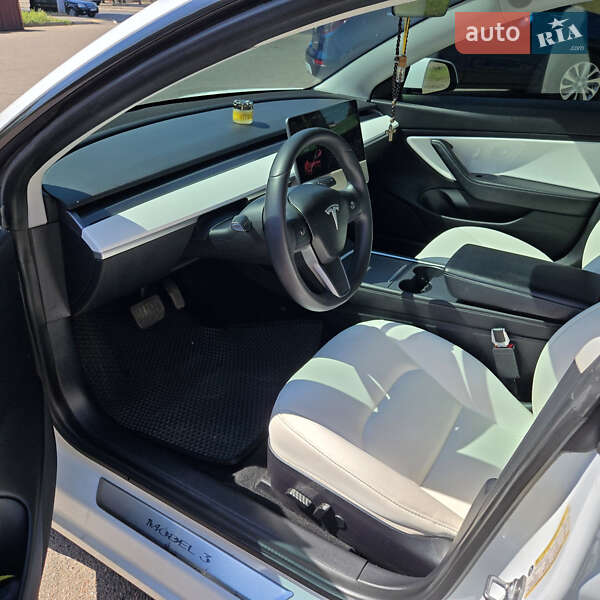 Седан Tesla Model 3 2020 в Кривом Роге