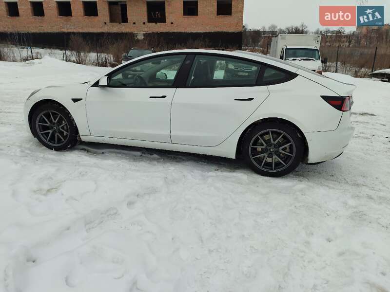 Седан Tesla Model 3 2022 в Ровно