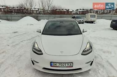 Седан Tesla Model 3 2022 в Ровно