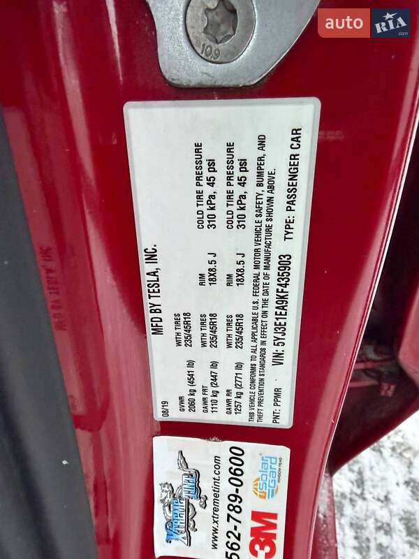 Седан Tesla Model 3 2019 в Луцке