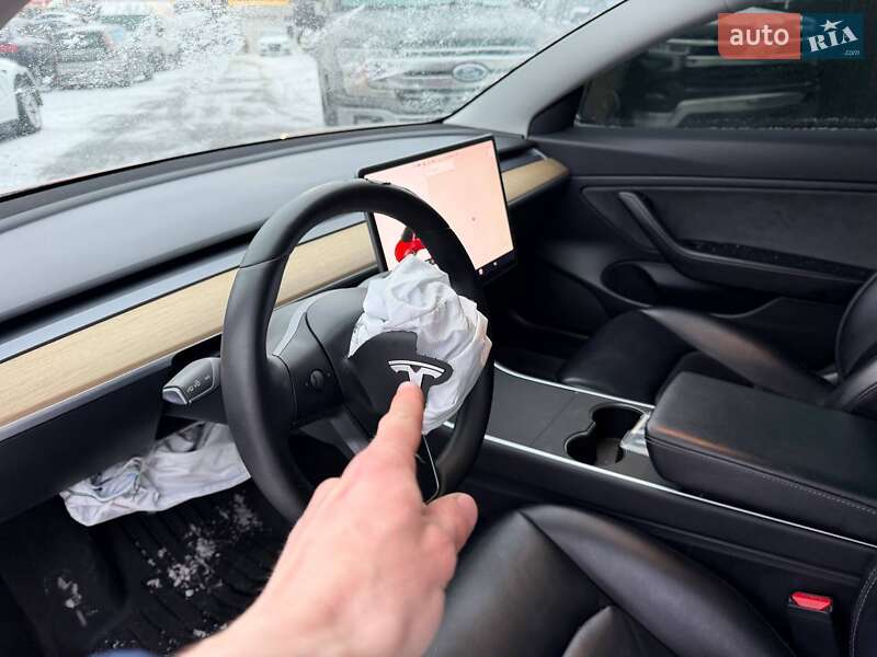 Седан Tesla Model 3 2019 в Луцке