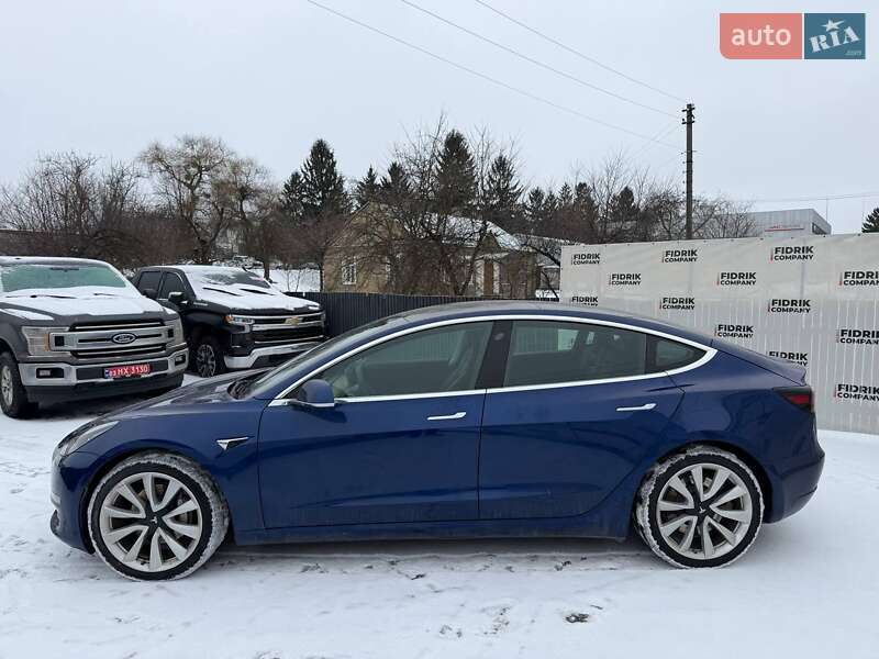 Седан Tesla Model 3 2020 в Луцьку