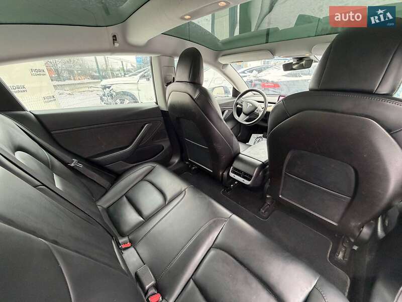 Седан Tesla Model 3 2020 в Луцьку
