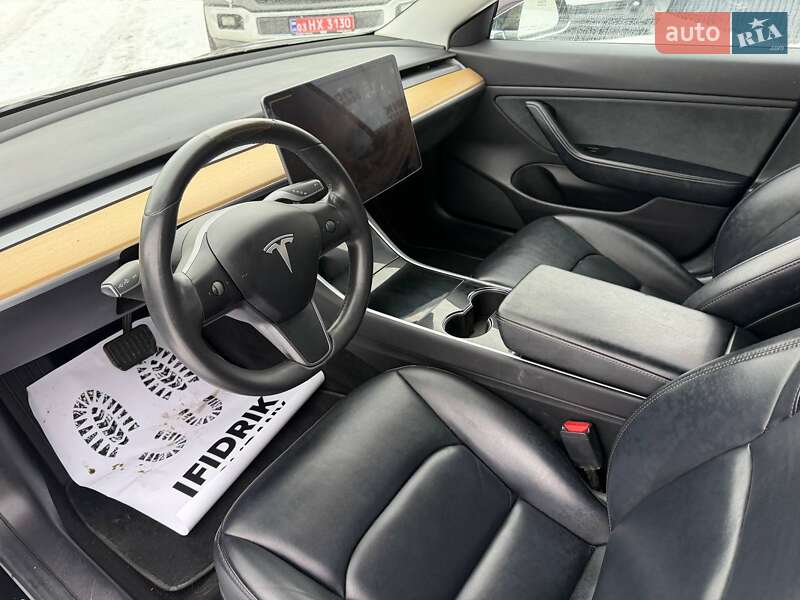 Седан Tesla Model 3 2019 в Луцьку