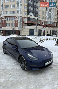 Седан Tesla Model 3 2022 в Умані