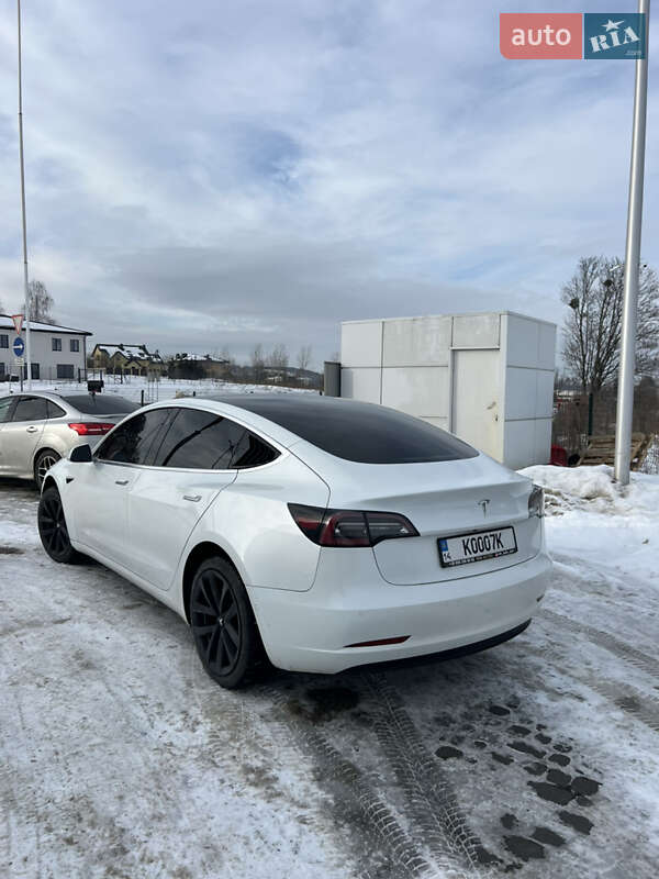 Седан Tesla Model 3 2020 в Львове
