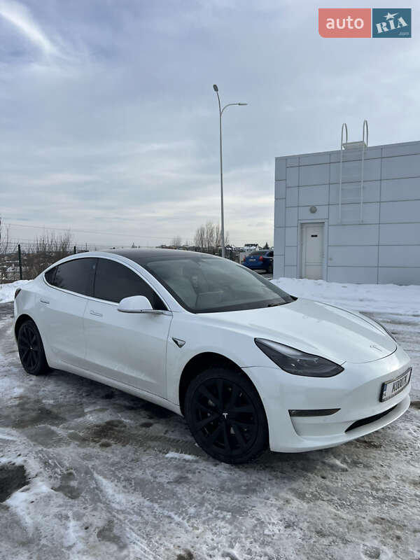 Седан Tesla Model 3 2020 в Львове
