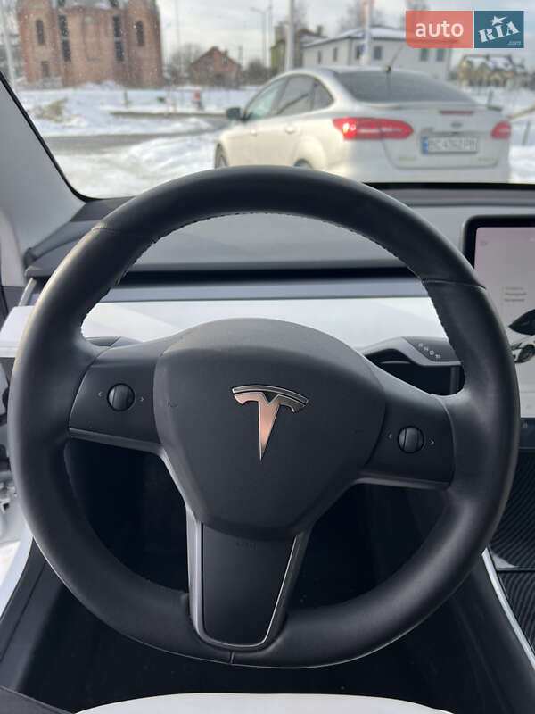 Седан Tesla Model 3 2020 в Львове