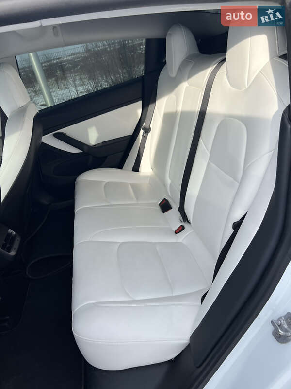 Седан Tesla Model 3 2020 в Львове