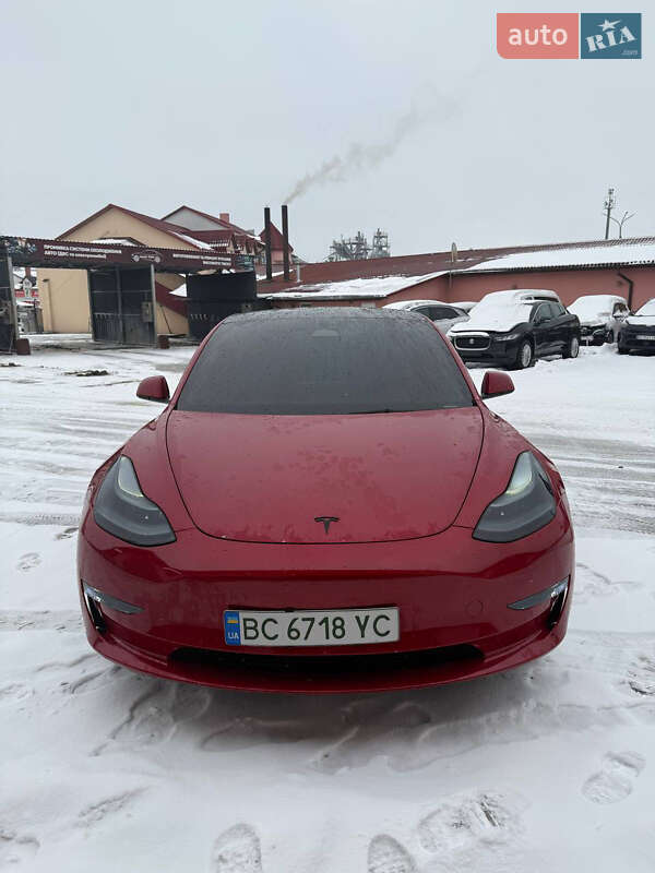 Седан Tesla Model 3 2022 в Бродах