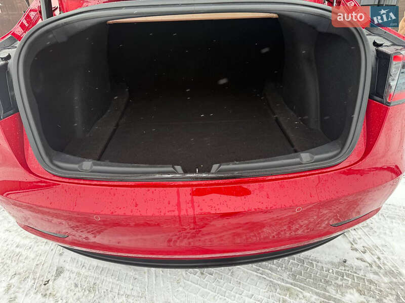 Седан Tesla Model 3 2022 в Бродах