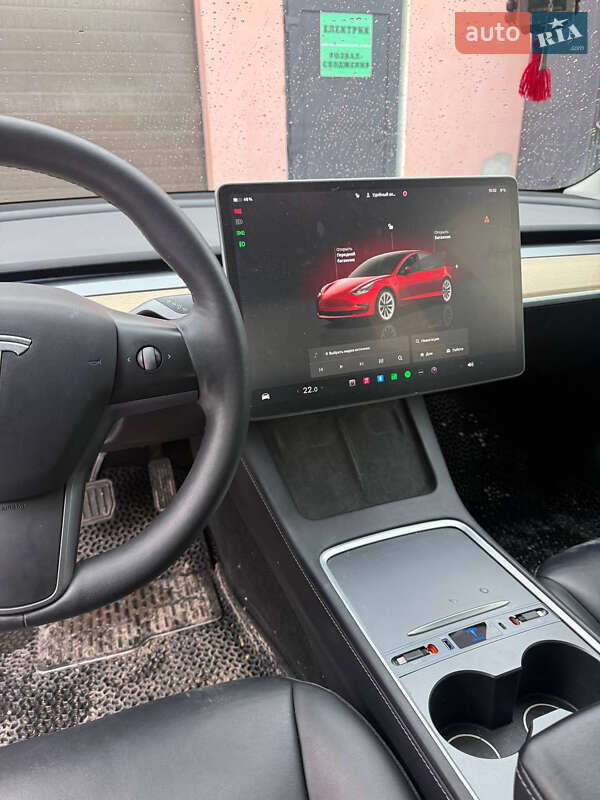 Седан Tesla Model 3 2022 в Бродах