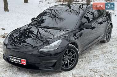 Седан Tesla Model 3 2022 в Киеве