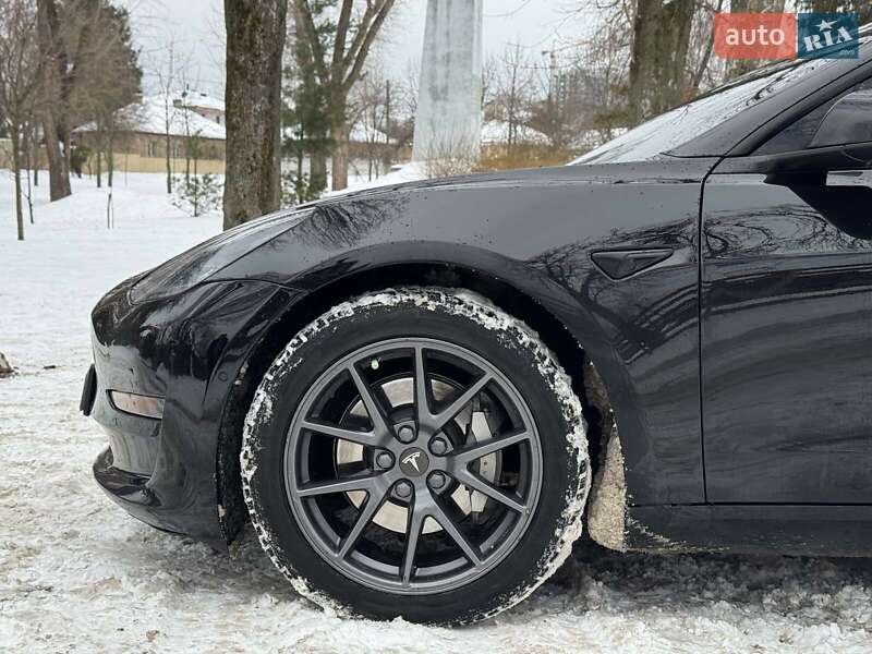 Седан Tesla Model 3 2022 в Киеве