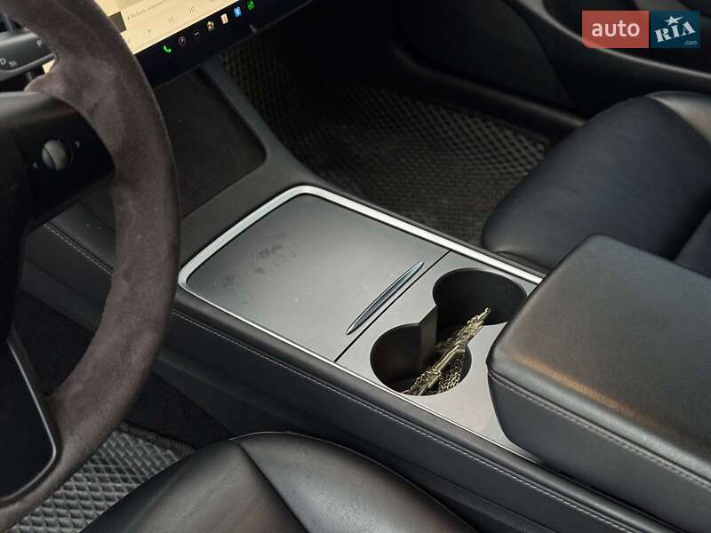 Седан Tesla Model 3 2022 в Киеве