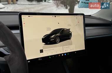 Седан Tesla Model 3 2022 в Киеве