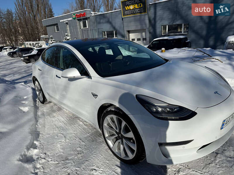 Седан Tesla Model 3 2018 в Киеве фото 3 Седан Tesla Model 3 2018 в Киеве