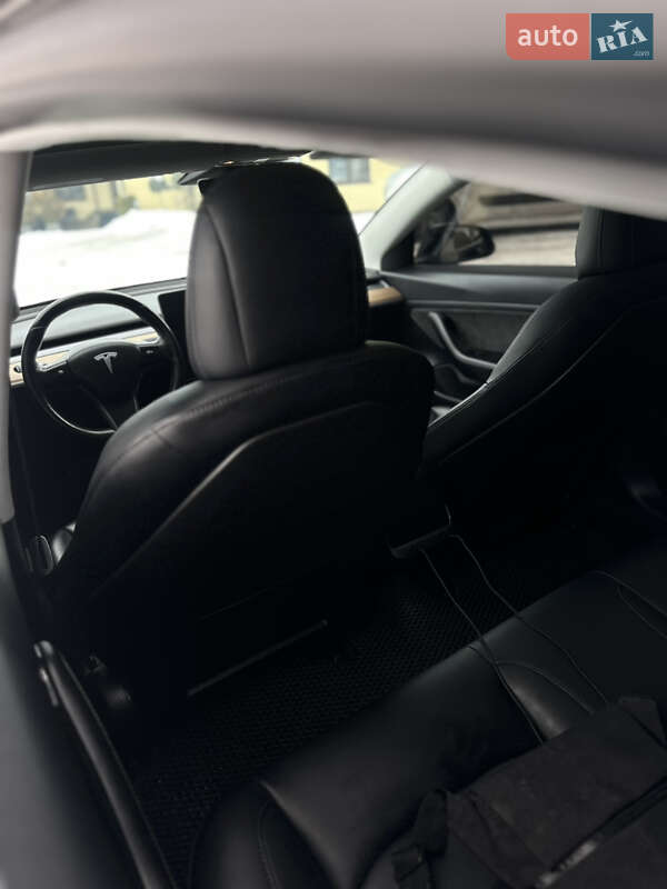 Седан Tesla Model 3 2018 в Ивано-Франковске