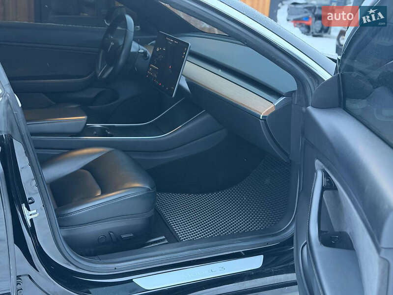 Седан Tesla Model 3 2019 в Рівному