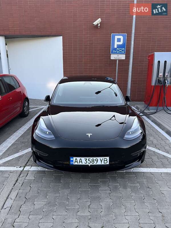 Седан Tesla Model 3 2023 в Києві