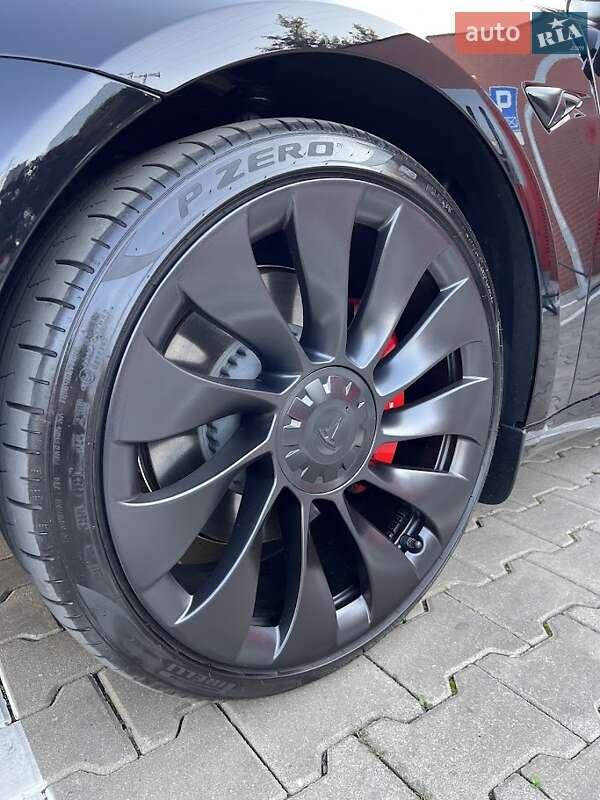 Седан Tesla Model 3 2023 в Києві