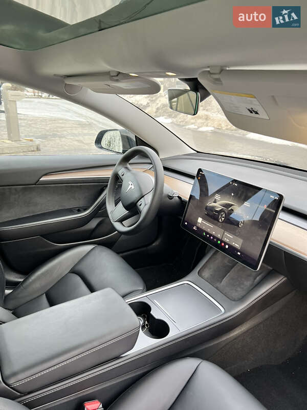 Седан Tesla Model 3 2022 в Львові