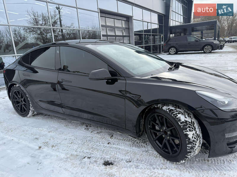 Седан Tesla Model 3 2021 в Луцке