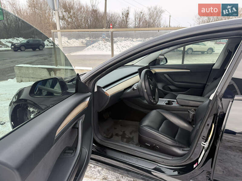 Седан Tesla Model 3 2021 в Луцке