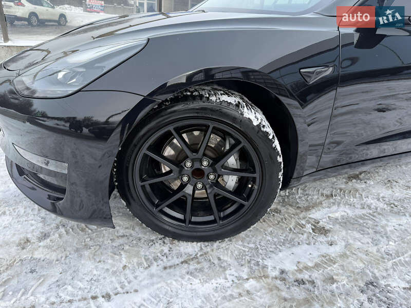 Седан Tesla Model 3 2021 в Луцке
