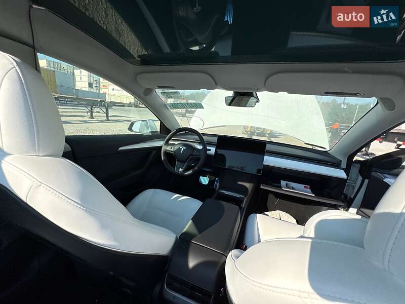 Седан Tesla Model 3 2023 в Києві