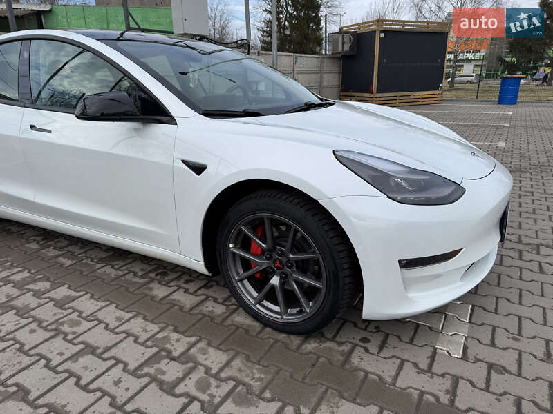 Седан Tesla Model 3 2020 в Кривому Розі