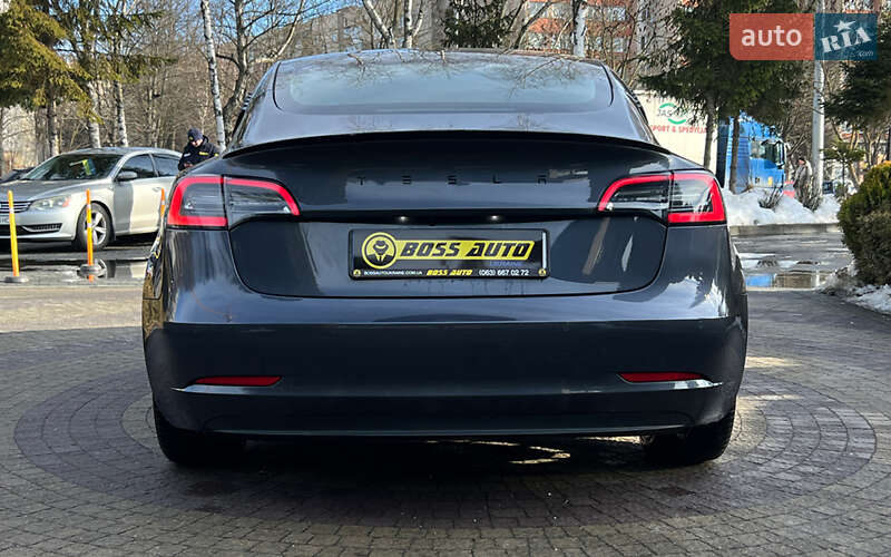 Седан Tesla Model 3 2022 в Львове