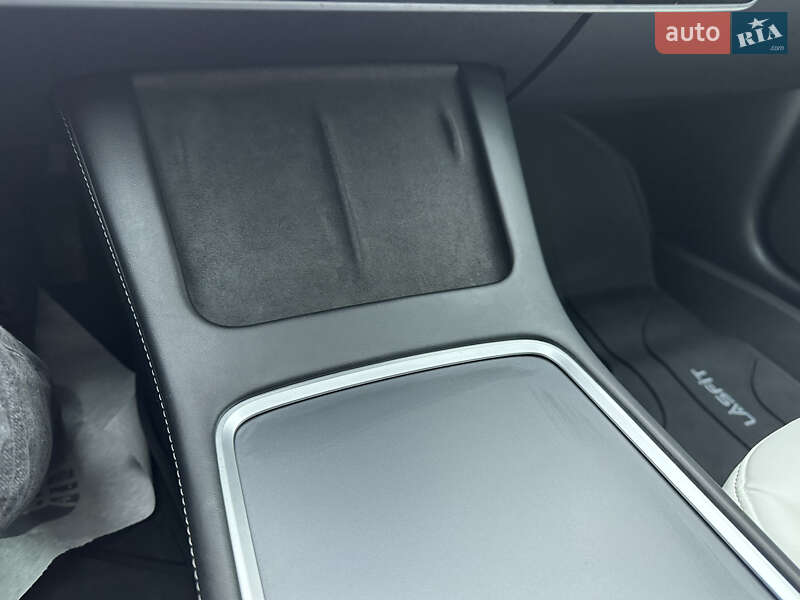 Седан Tesla Model 3 2022 в Виннице