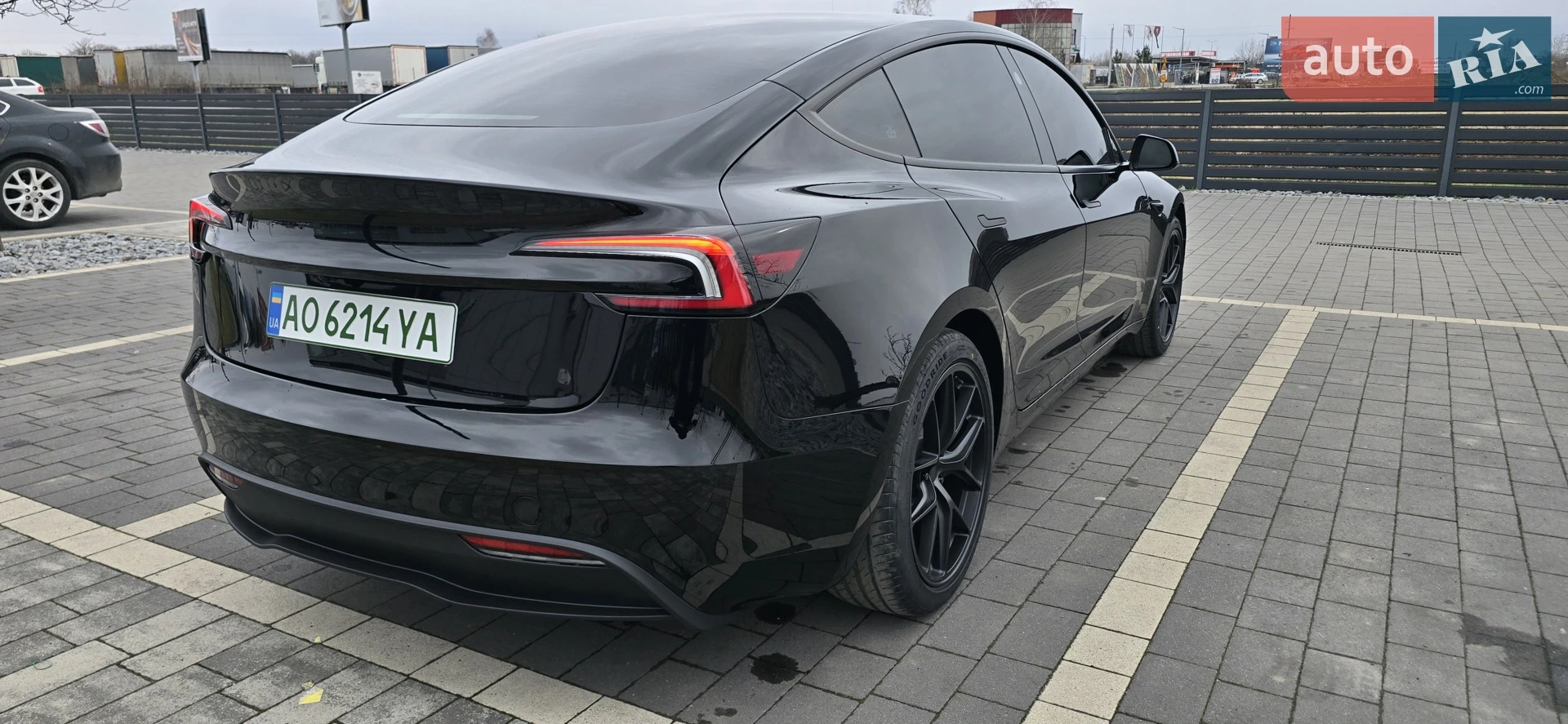 2025 Tesla Model 3 - мініатюра 8