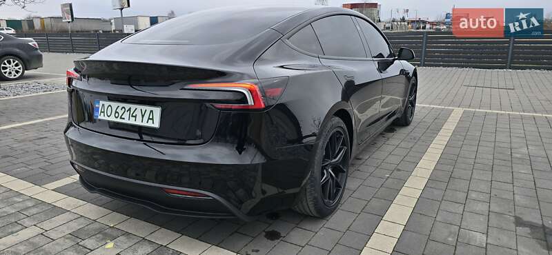 Седан Tesla Model 3 2025 в Мукачевому