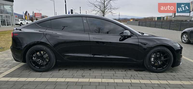 Седан Tesla Model 3 2025 в Мукачевому