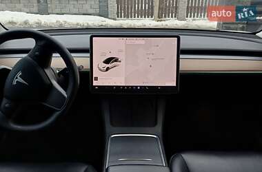 Седан Tesla Model 3 2021 в Остроге