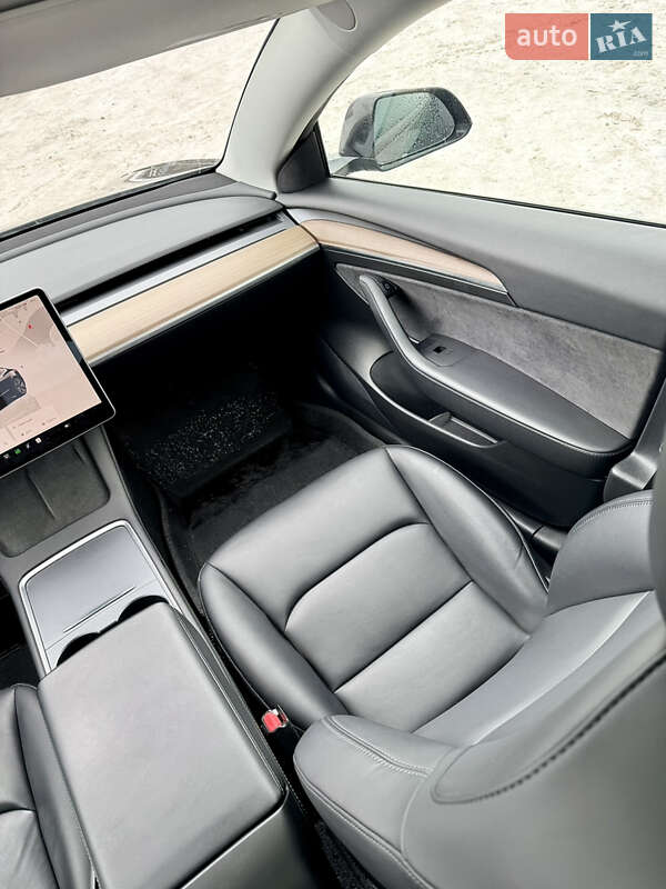 Седан Tesla Model 3 2023 в Киеве