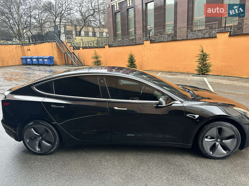 Седан Tesla Model 3 2018 в Одесі