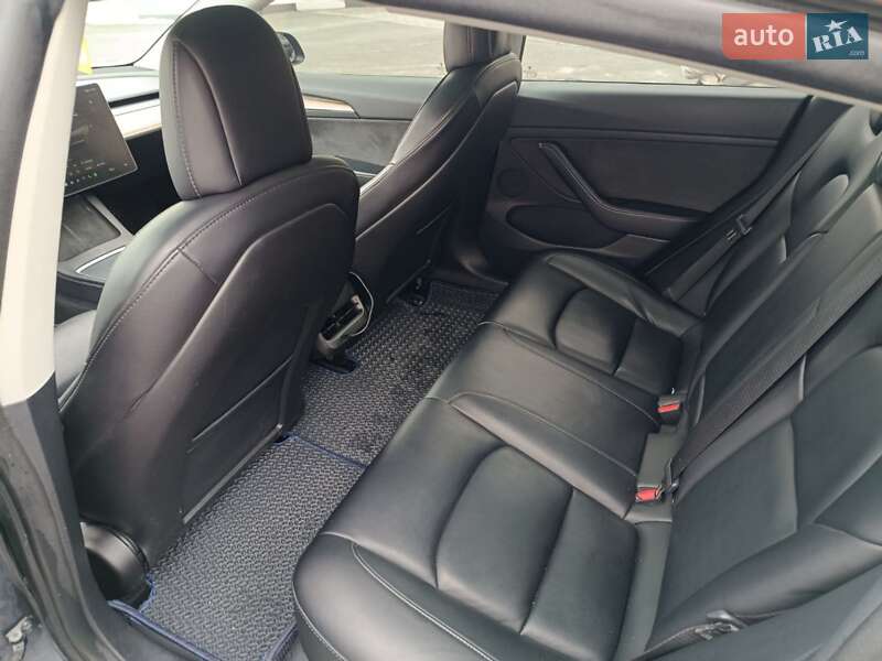 Седан Tesla Model 3 2022 в Звягелі