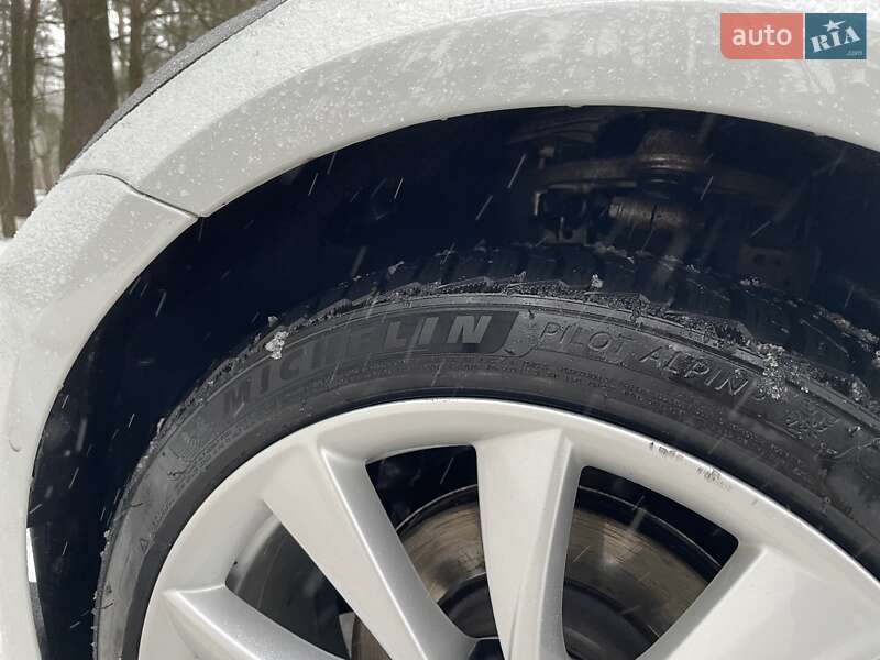 Седан Tesla Model 3 2020 в Киеве