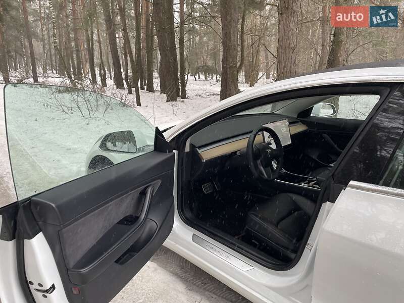 Седан Tesla Model 3 2020 в Киеве