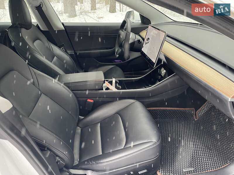 Седан Tesla Model 3 2020 в Киеве